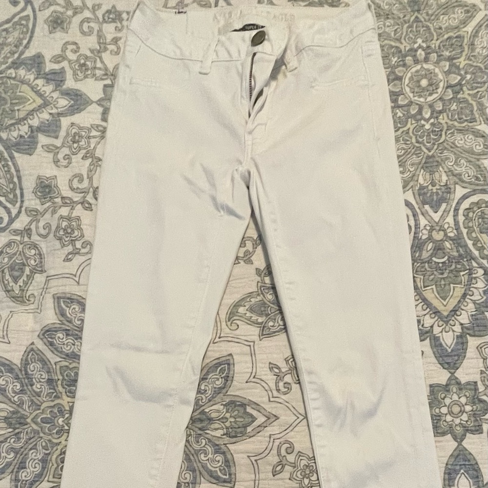 Women’s white American Eagle skinny jean, size 2